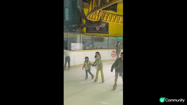 暑假熱辣辣最岩室內玩溜冰，而家西九龍中心有優惠可以全部任玩，...