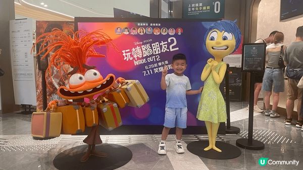 暑假同小朋友四處去玩，看小朋友愛看電影，看小朋友最愛多啦A夢...