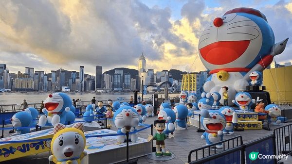 暑假同小朋友四處去玩，看小朋友愛看電影，看小朋友最愛多啦A夢...