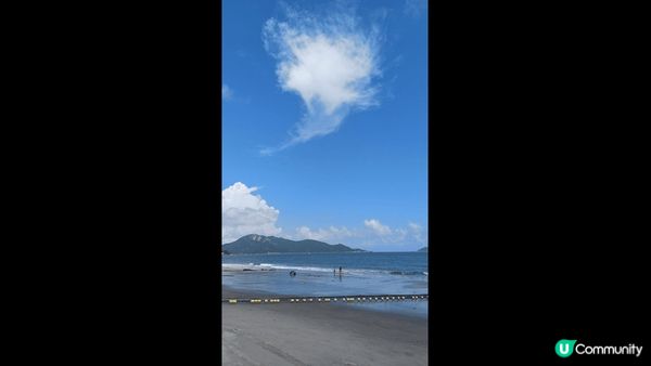 位於東涌的上長沙泳灘，無人之境的靚境，水天一色，幼滑黑沙，夏...