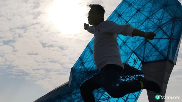 位於嘉義縣布袋鎮海興街6號的幸福晶瑩巨大玻璃高跟鞋，當地曾經...