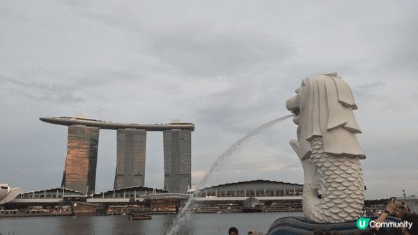 拍攝地點: 新加坡魚尾獅公園. 可以在魚尾獅公園望到對岸的濱...