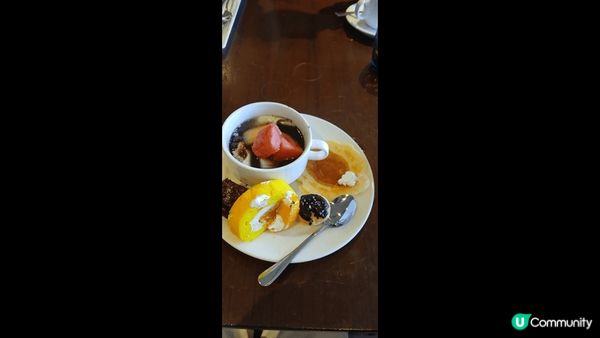 中秋節老細請食buffet, 意想不到係甜品竟然有月餅揀，我...