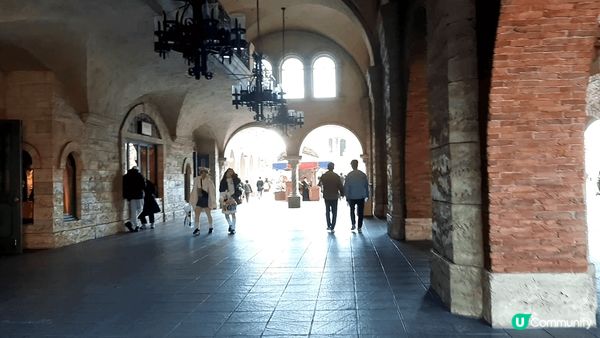 東京迪士尼海洋??搭地鐵直達樂園，亦有唔少巴士線方便遊客出入...