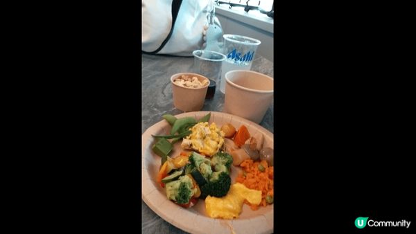 成田機場的貴賓室，雖然衹有少數小食，但酒類卻還可以，值得一試...