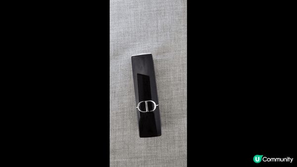 唇膏持久不脫色，顏色選擇多，非常滋潤，淡香水味道迷人