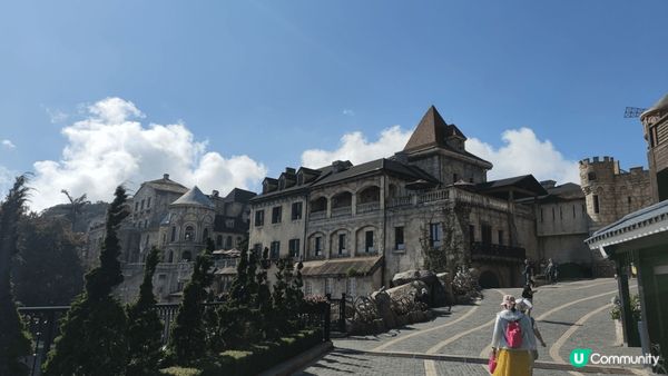 喜歡峴港巴拿山公園，園內有室內室外遊樂場，有花園區，風景區，...
