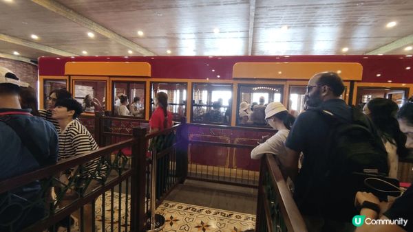 喜歡峴港巴拿山公園，園內有室內室外遊樂場，有花園區，風景區，...