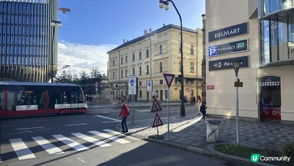 11月頭維也納奧地利9日自由行｜捷克布拉格Day2｜火藥塔～市民會館～在布拉格播陳奕迅的拉麵店