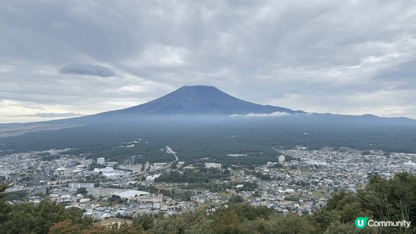 去日本河口湖旅行欣賞富士山，其中一個一定要去?景點，就係坐《...