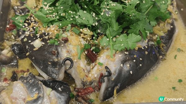 韓國食品，韓國泡菜烤魚，原條鰻魚石頭鍋飯，無骨豬手。
