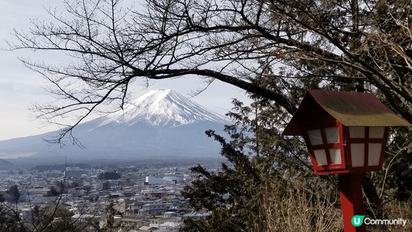 平靜湖水，蔚藍天空，河口湖富士山倒影， 值得去打卡的地方。