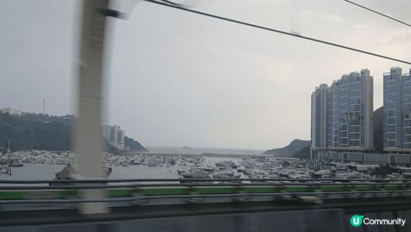 第一次搭無人駕駛既南港島線去鴨?洲做野，原來果度係龍舟停泊同...