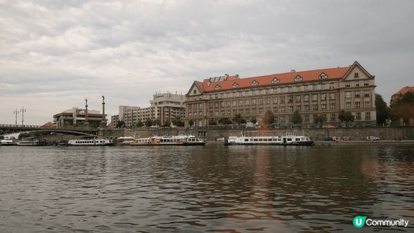 藍色多惱河就聽得多，去捷克當然要去多惱河感受下浪漫的氣氛，之...
