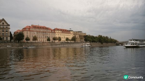 藍色多惱河就聽得多，去捷克當然要去多惱河感受下浪漫的氣氛，之...