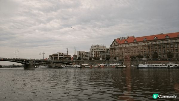 藍色多惱河就聽得多，去捷克當然要去多惱河感受下浪漫的氣氛，之...