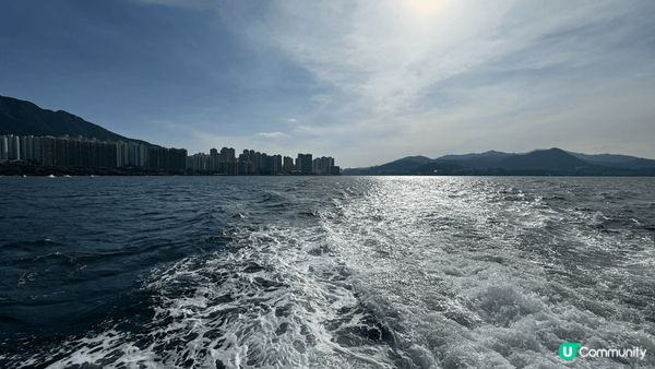 海上活動坐船欣賞香港美麗的的天與地