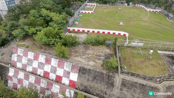 蚺蛇尖。香港第一險峰，可遠眺大浪灣海岸線。