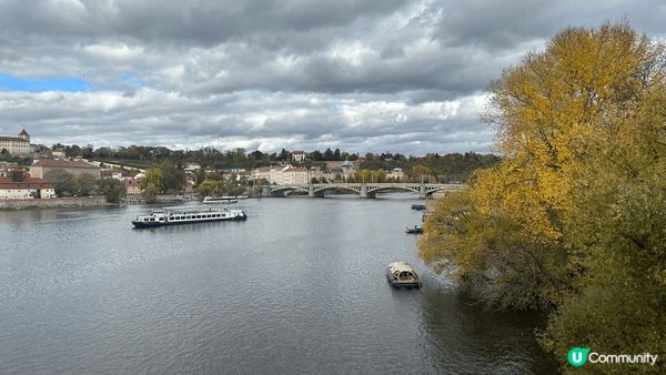 秋天既布拉格喺邊個位打卡都覺得好浪漫！之前來的時候係同爸媽一...