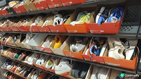 來港賞楓暢飲吧，多美食。靚景，仲可坐小輪周圍遊夜景，玩機動遊...