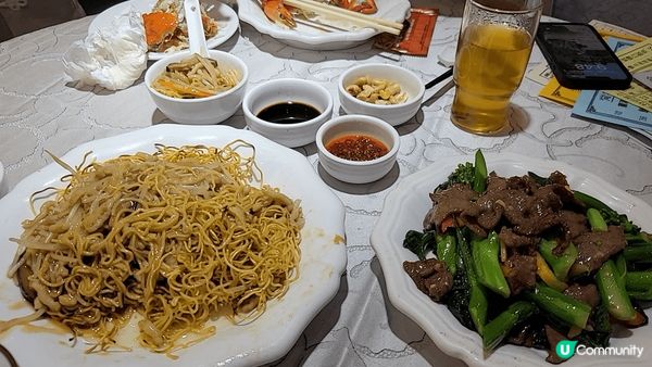 來港賞楓暢飲吧，多美食。靚景，仲可坐小輪周圍遊夜景，玩機動遊...