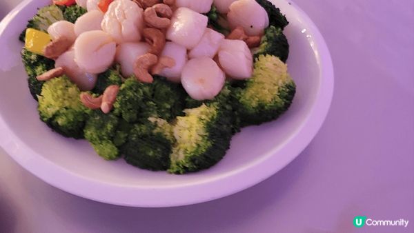 來港賞楓暢飲吧，多美食。靚景，仲可坐小輪周圍遊夜景，玩機動遊...