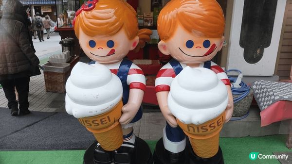 京都夜楓點燈，跟白天不一樣的紅葉魅力！夜晚將燈光打在楓葉上，...