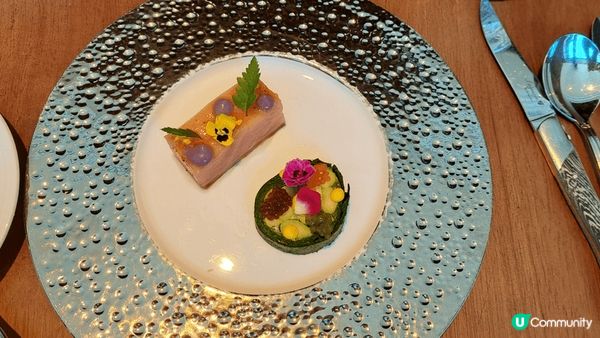 以上相片係我之前同朋友去探店嗰陣時影嘅我哋行運曬香港比較出名...