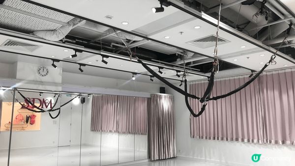 Bungee dance好玩又健康，用強力繩索輕快地彈跳，瞬...