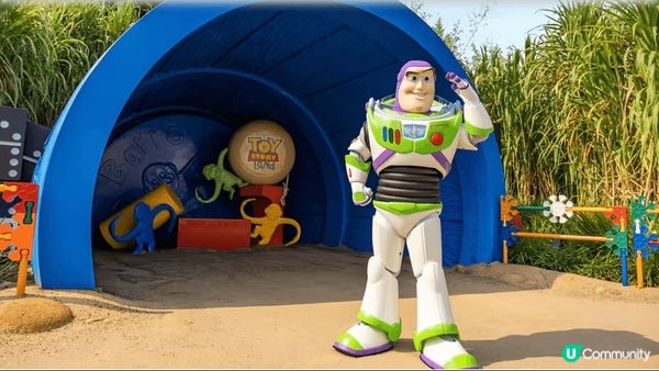 立體光雕投影技術將貫穿整個匯演，前所未有地為華麗宏偉的城堡披...