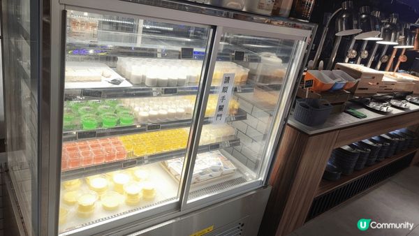 校長燒肉除咗有火鍋同燒肉，仲有刺身同甜品、花茶，勁多嘢食，好...