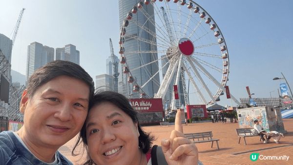 因為摩天輪係中環地標之一，也是遊客熱愛的景點，當日有很長很長...
