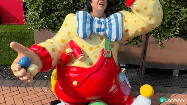 因為摩天輪係中環地標之一，也是遊客熱愛的景點，當日有很長很長...