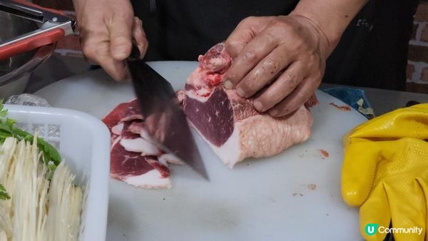 【中國旅遊】滿洲里的隱藏美食 吃不慣蒙餐 本地人推薦的街頭宵夜煙火氣 糟子糕燒烤水餃｜Food Tour of Manzhouli, Inner Mongolia｜momojoejoe 4K VLOG