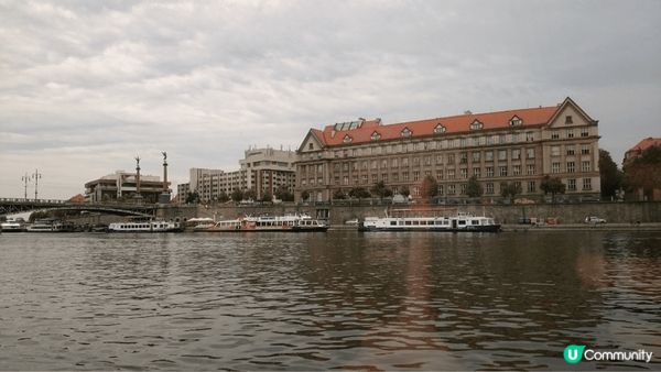 藍色多惱河就聽得多，去捷克當然要去多惱河感受下浪漫的氣氛，之...