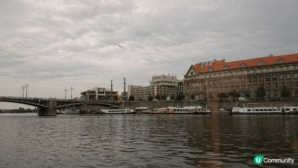 藍色多惱河就聽得多，去捷克當然要去多惱河感受下浪漫的氣氛，之...