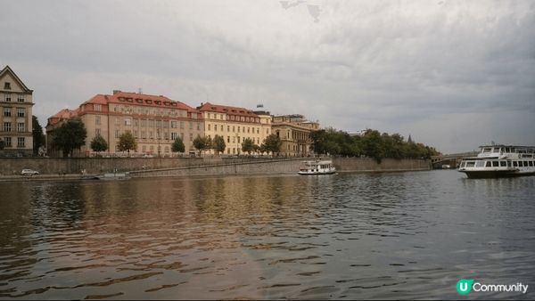 藍色多惱河就聽得多，去捷克當然要去多惱河感受下浪漫的氣氛，之...