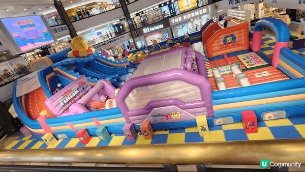 荷里活商場波波池，商場做緊個活動，大型氣球滑梯和波波池，宜家...