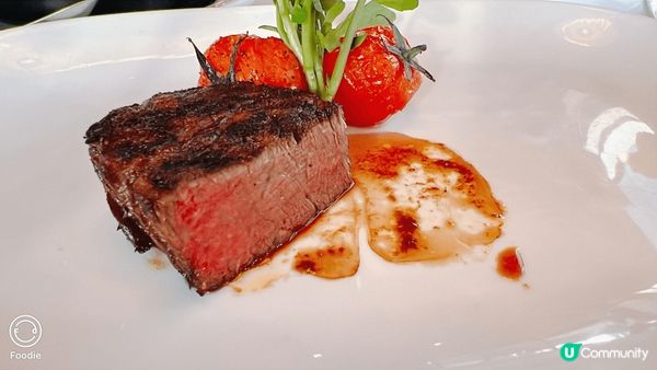 餐廳位於深圳平安金融中心九樓，裝潢走的是精緻路線，空間開闊，...