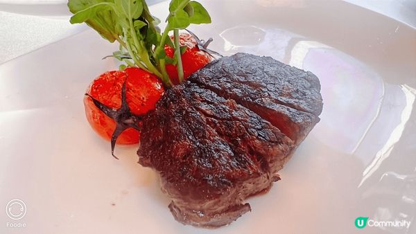 餐廳位於深圳平安金融中心九樓，裝潢走的是精緻路線，空間開闊，...