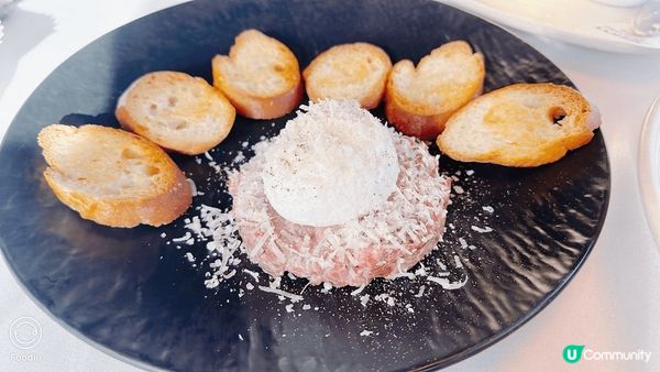 餐廳位於深圳平安金融中心九樓，裝潢走的是精緻路線，空間開闊，...