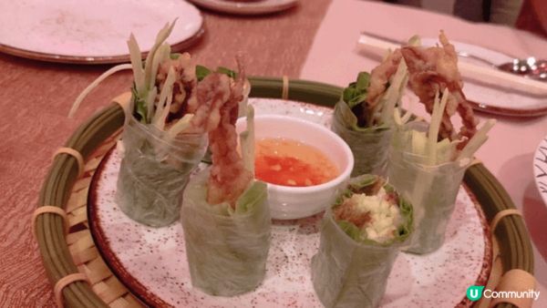 帝苑酒店越南菜好出色，酸辣湯麵好醒胃，蝦片脆卜卜，令我食唔停...