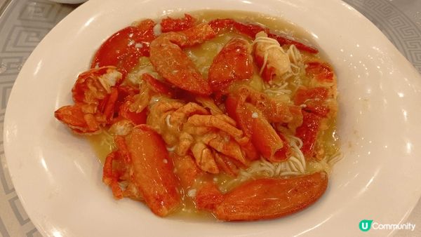 提早食團年飯，食左個8人全包餐。龍蝦麻麻地，無咩肉，蝦球同雞...