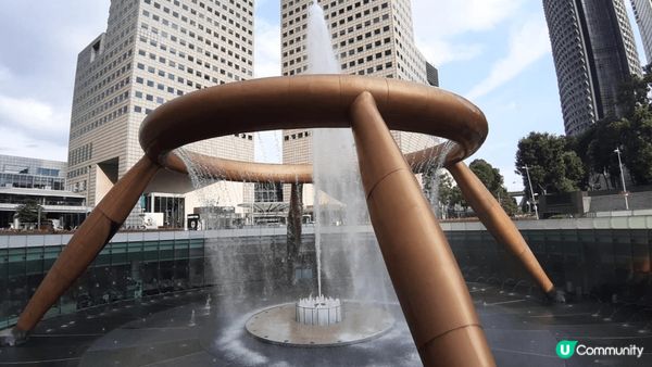 這是位於新達城（Suntec city）的財富之泉，噴泉是採...