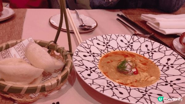 帝苑酒店越南菜好出色，酸辣湯麵好醒胃，蝦片脆卜卜，令我食唔停...