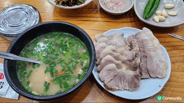釜山最出名的豬肉湯飯，味道鮮甜，肉質嫩滑，價錢只是港元5O元...