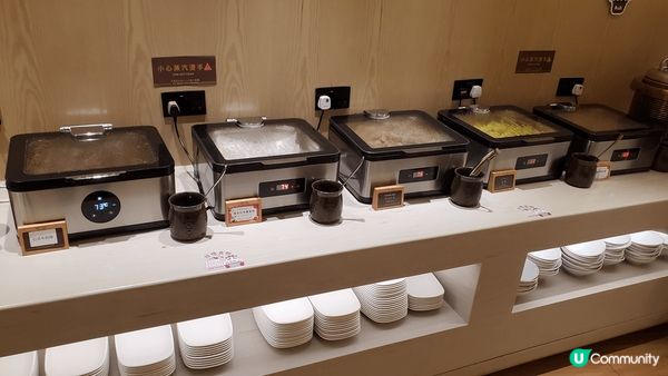 圍方牛氣，比較其他同類型的火煱放題更多嘢食，服務又好，地方寬...