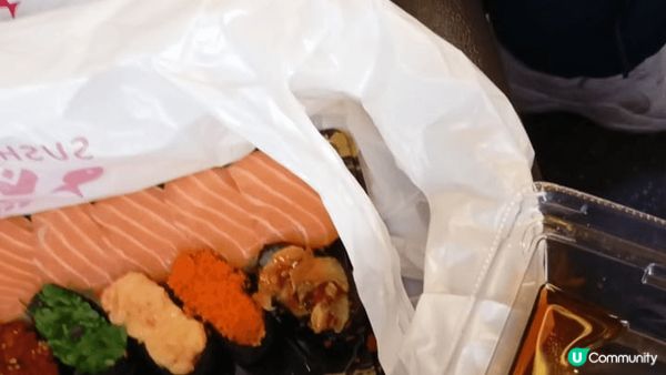 從不同地方購買的美食 包括燒烤 也有好吃的飯盒，更有自己在家...