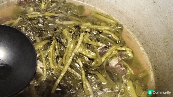 從不同地方購買的美食 包括燒烤 也有好吃的飯盒，更有自己在家...