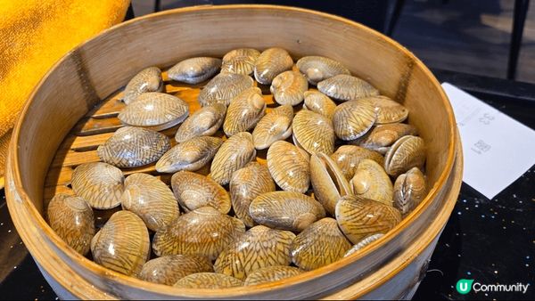 鮮味蒸滾鍋，每種海鮮都很新鮮，擺盤又靚，餐廳職員一推出來，已...